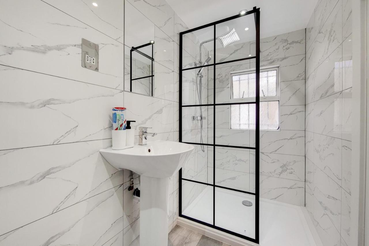 Lovely 4 Bed Apartment Perfect For Families! Londra Dış mekan fotoğraf